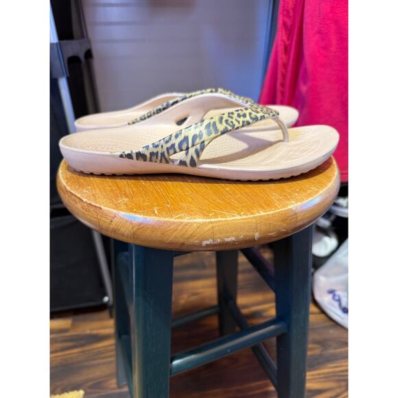 Crocs Women’s Kadee II Leopard Flip Flop Size 10 - Picture 5 of 8